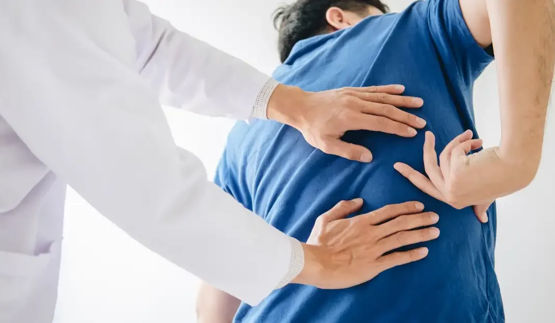 chiropractor treating a patient for sciatica and lower back pain in Phoenix Arizona